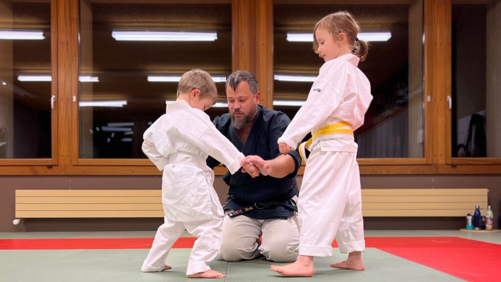 Transmission des valeurs du karaté par les instructeurs