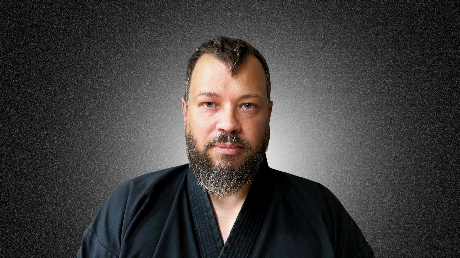 Portrait de Sébastien Fontaine instructeur de karaté à Genève